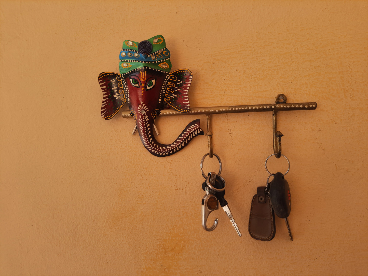 Iron metal 2 hook spiritual key holder or key organizer for organizing and decoration.