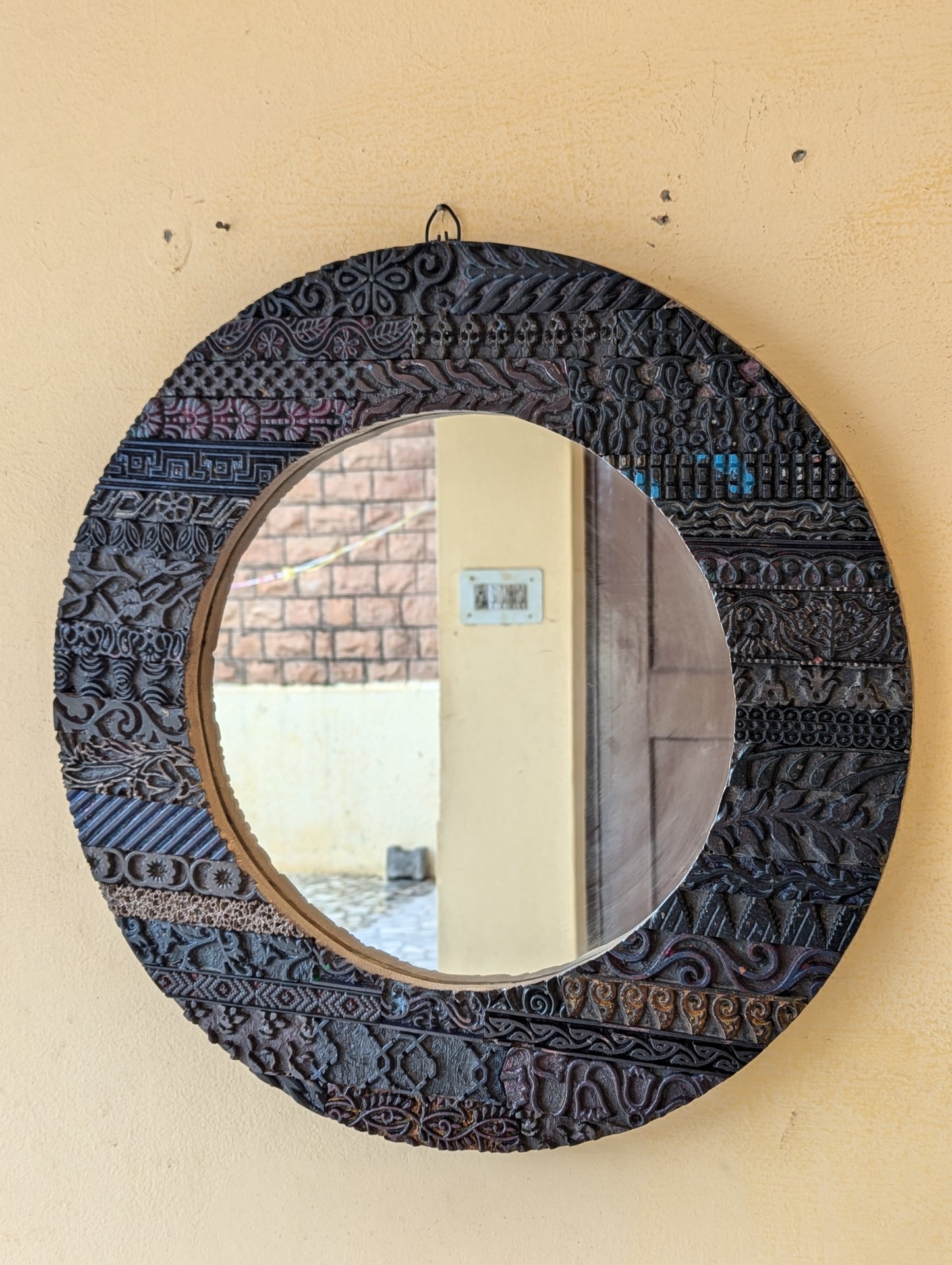 Handcrafted wooden round mirror for home and office wall hanging decoration, classy and stylish wall mounted gift idea