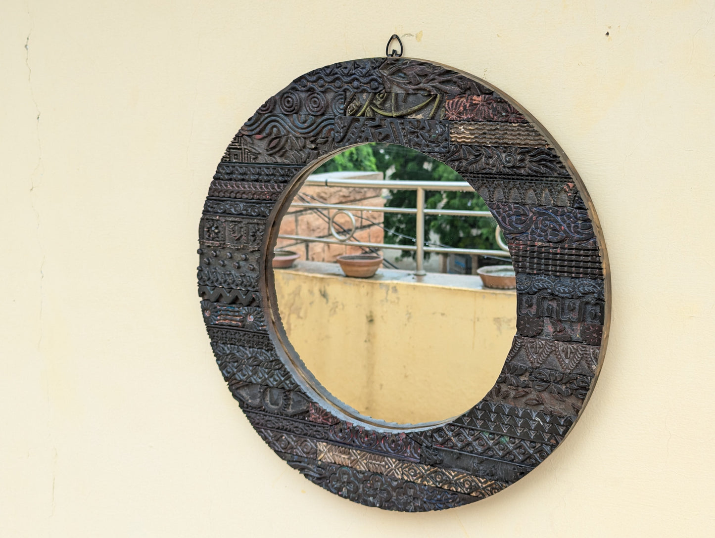 Handcrafted wooden round mirror for home and office wall hanging decoration, classy and stylish wall mounted gift idea