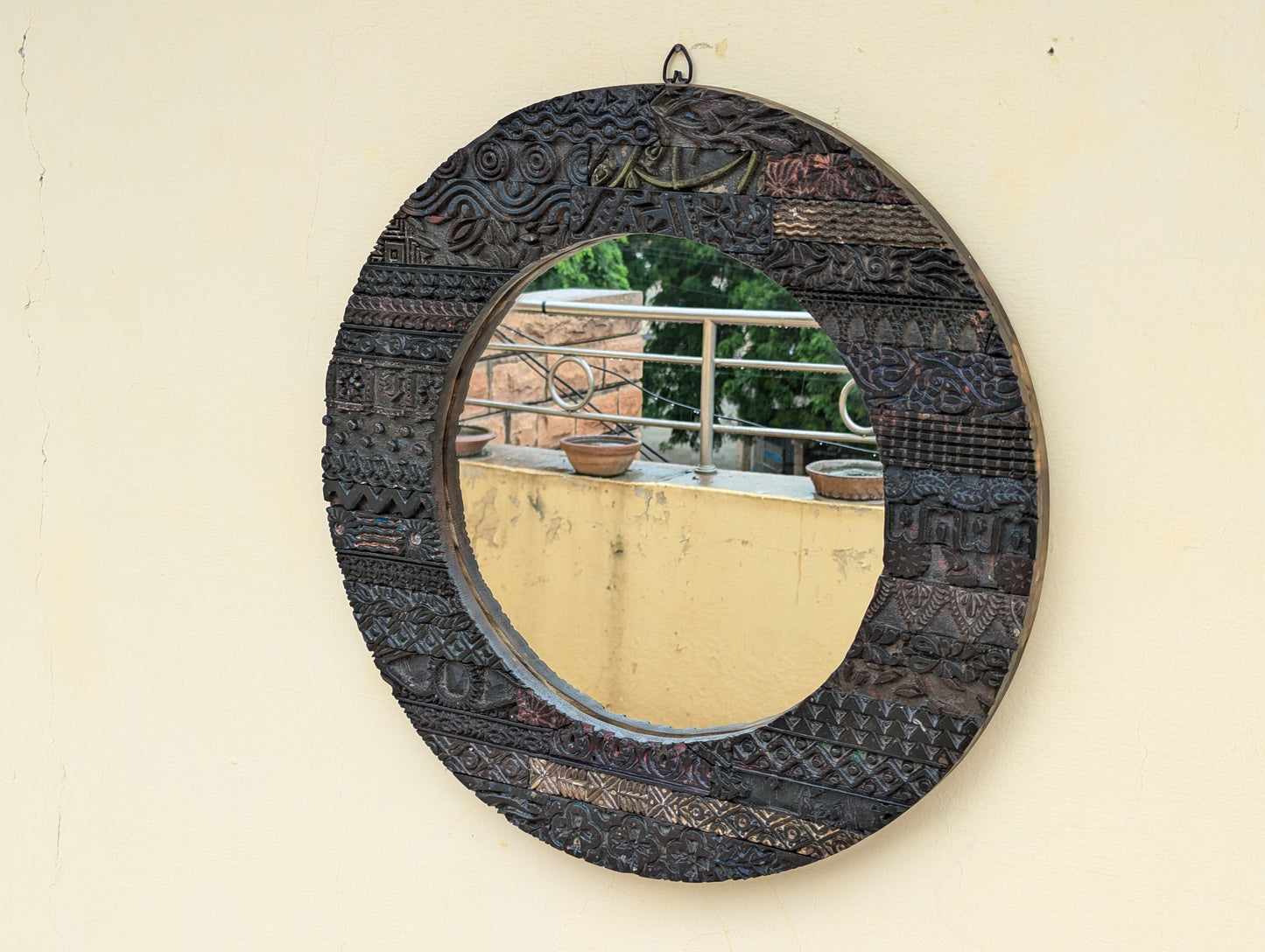 Handcrafted wooden round mirror for home and office wall hanging decoration, classy and stylish wall mounted gift idea