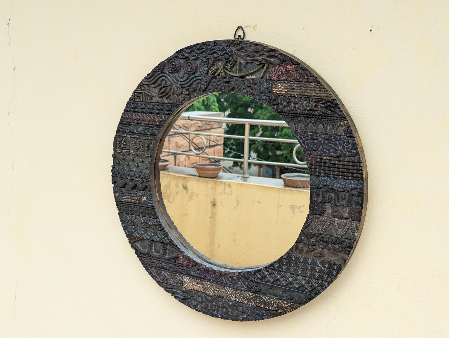 Handcrafted wooden round mirror for home and office wall hanging decoration, classy and stylish wall mounted gift idea