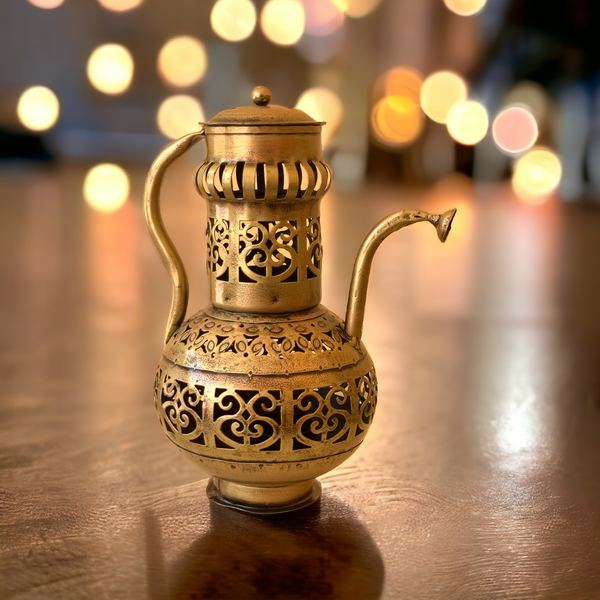 High quality iron metal tea light and candle holder with vintage look and modern interior decoration for living room bedroom and dinning room decor.