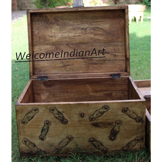 Old Wooden Box And Bowl Model 1