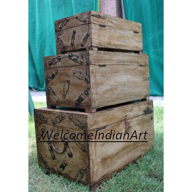 Old Wooden Box And Bowl Model 1