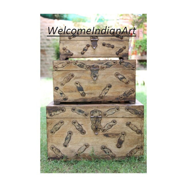Old Wooden Box And Bowl Model 1